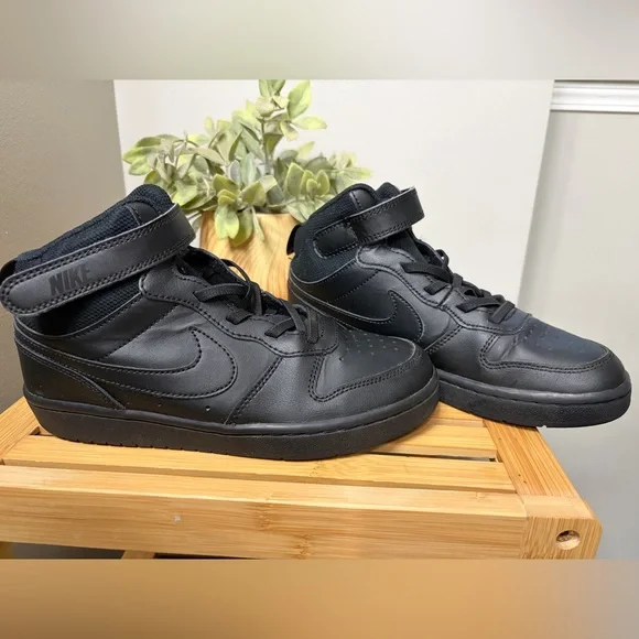 Black Nike Court Borough Mid 2 Little Kid Size 3 - Picture 2 of 8